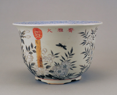 图片[2]-Round basin and toilet box with white ground, ink color and butterfly pattern-China Archive